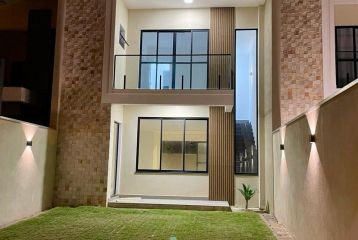 REF.201 - SOBRADO EM PRAIA DE LESTE NA QUADRA MAR